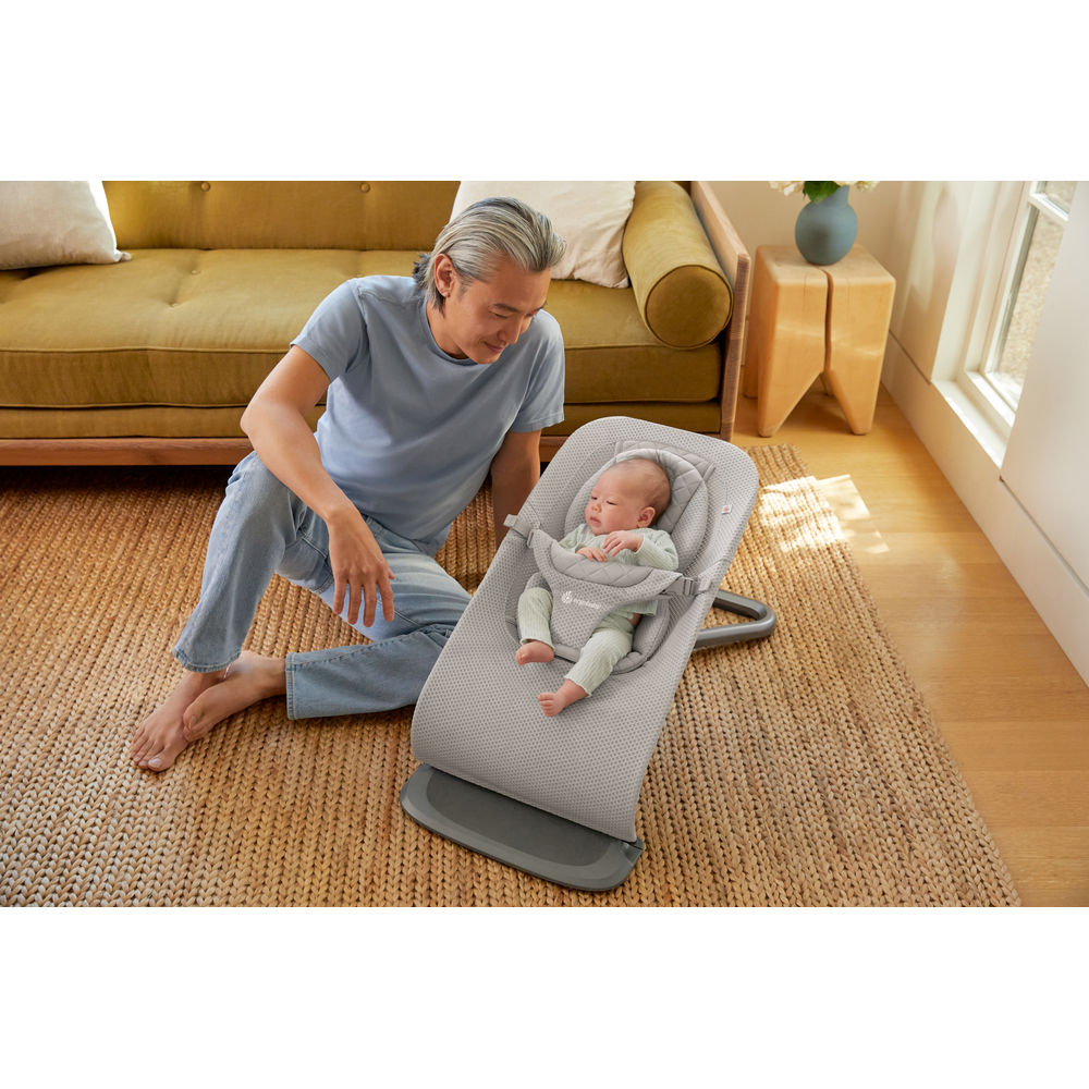 A Doctor and Dad’s Guide to Lounging in Style with Your Child Safely