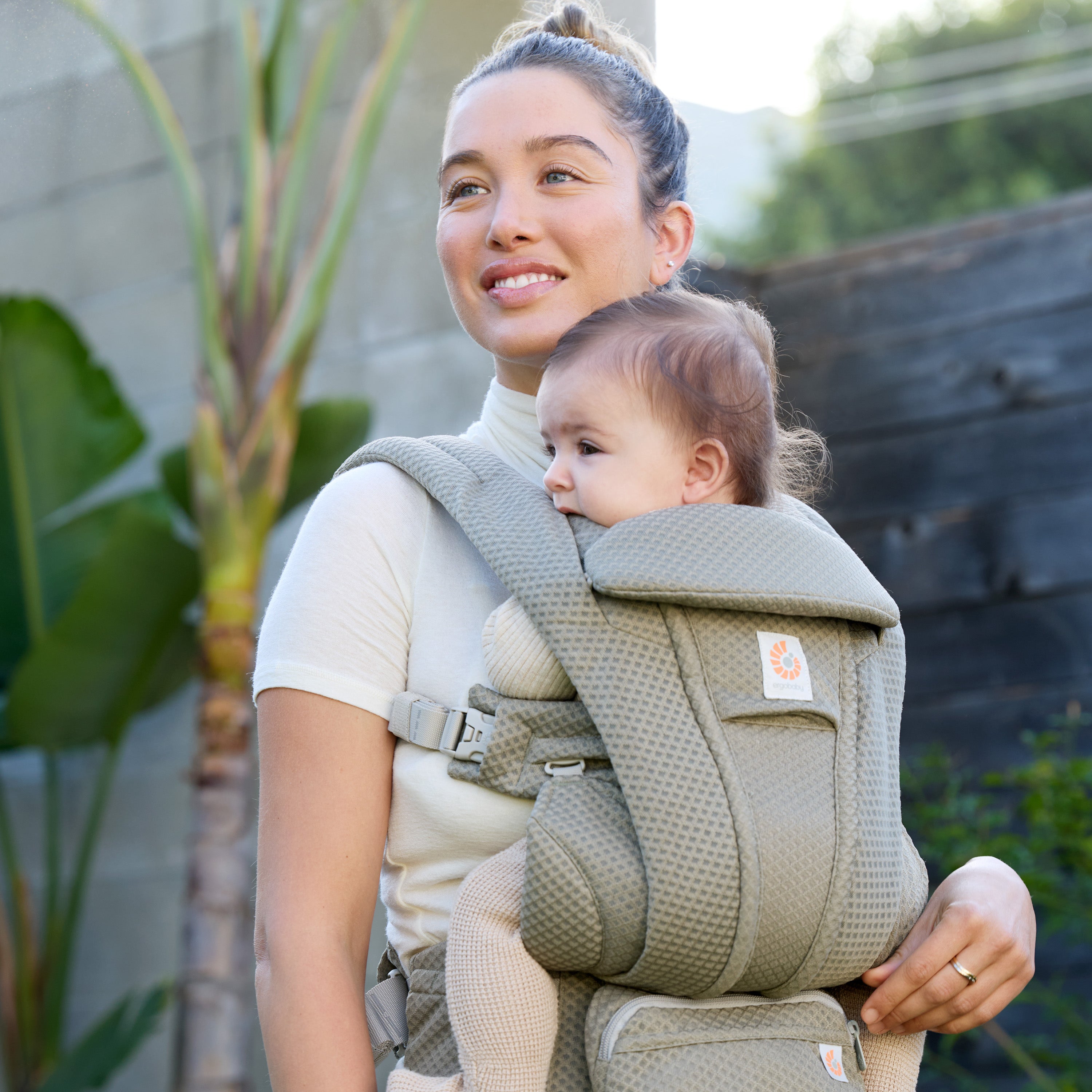 Omni Deluxe Mesh Baby Carrier - Soft Olive