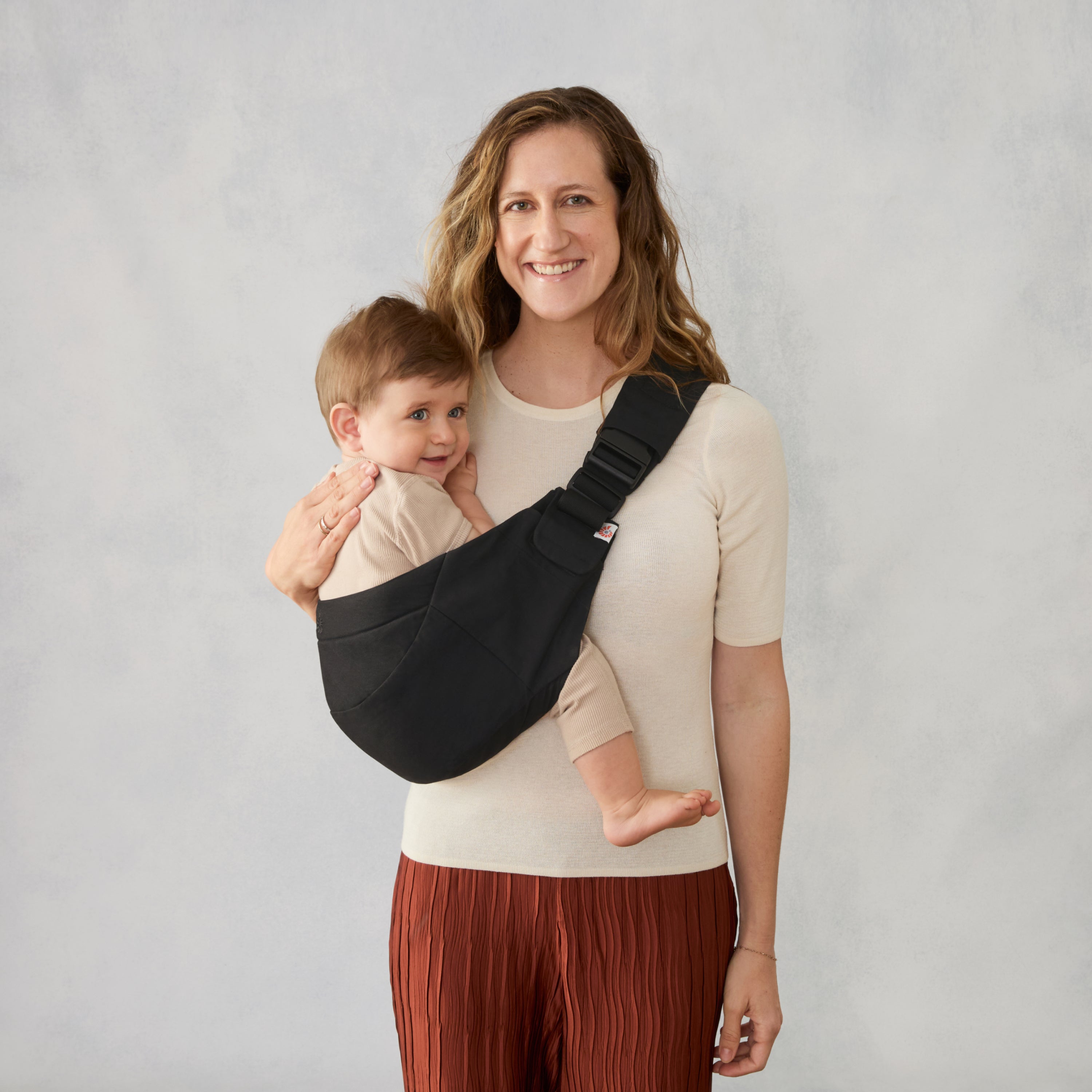 Onyx Black Upsie Sling Carrier