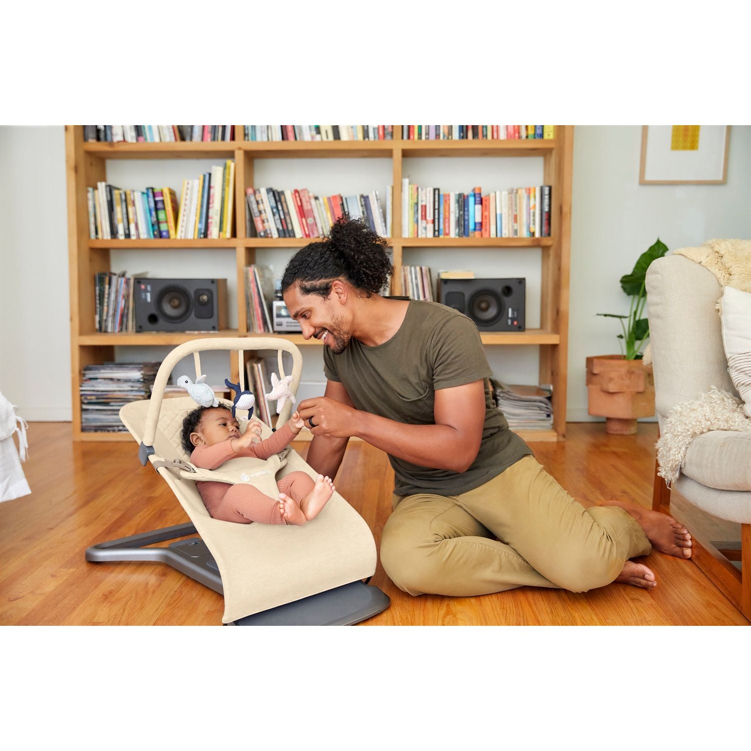 Ergobaby Evolve 3 in 1 Bouncer Toy Bar - Ocean Wonder Cream